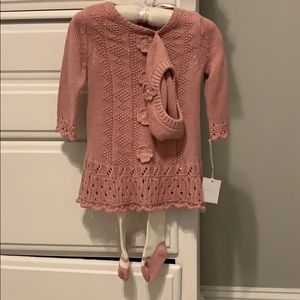 Baby girl’s pink outfit with leggings and hat